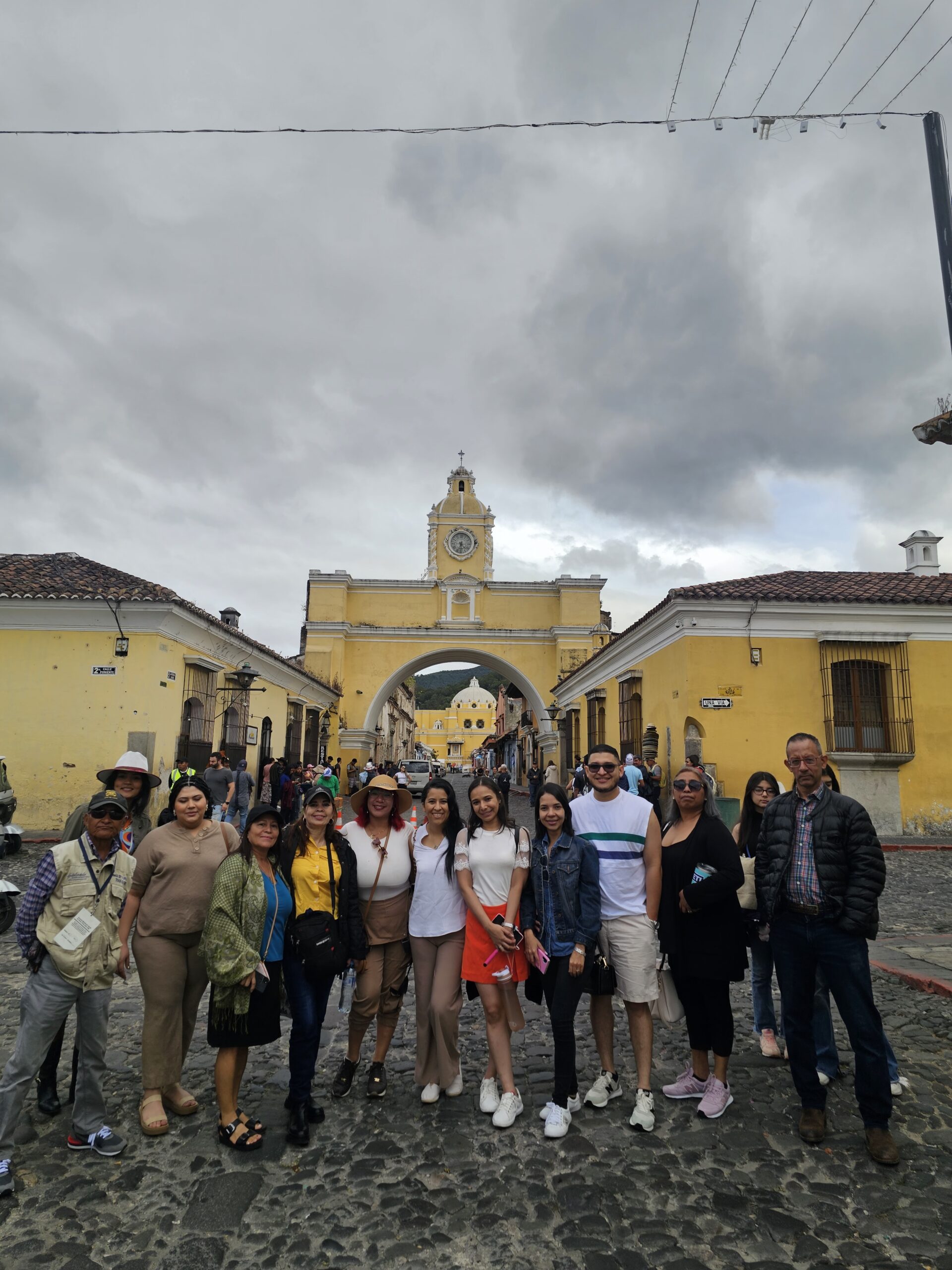Unidad de transporte privado de Transportes Turísticos HN para viajes a Guatemala