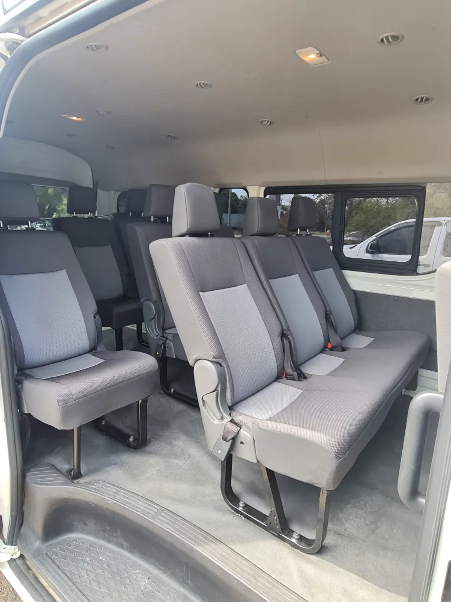 Traslados corporativos Honduras — Toyota Hiace para eventos y congresos